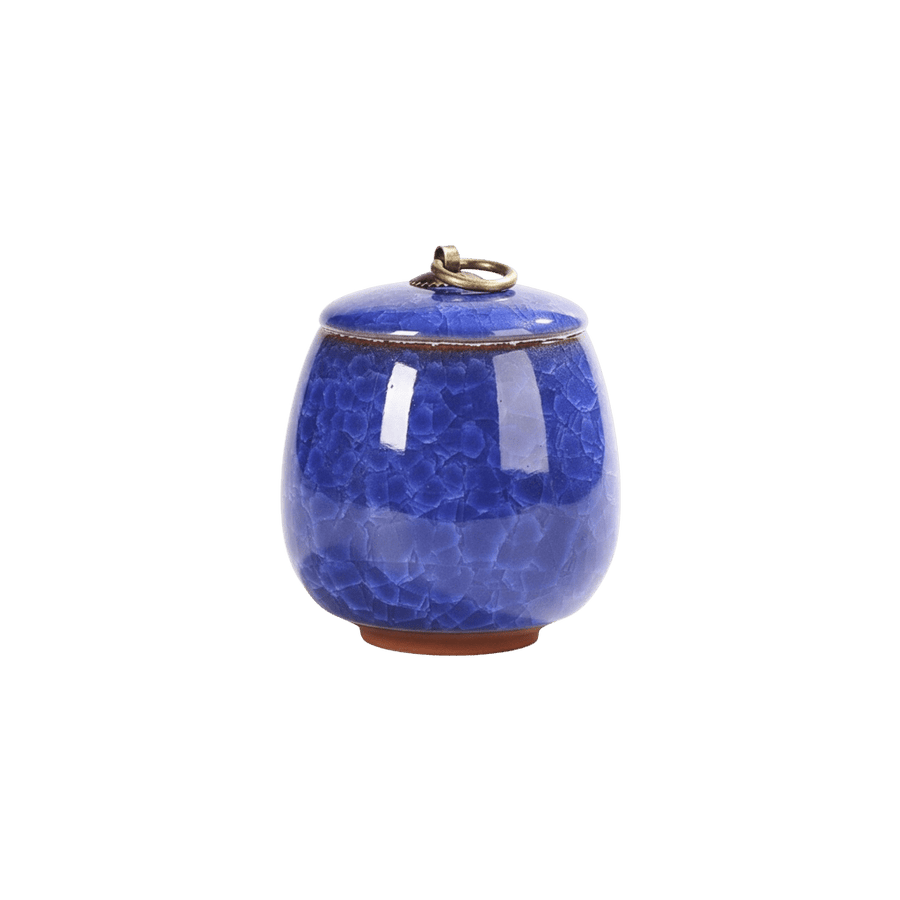 Keramische donkerblauwe urn met craquelépatroon en bronzen ring op de deksel, bolle vorm