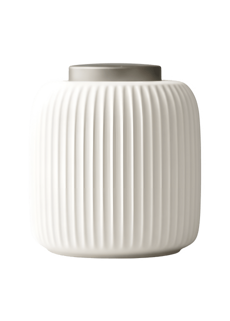Witte geribbelde keramische urn met een zilverkleurige deksel, ovale vorm