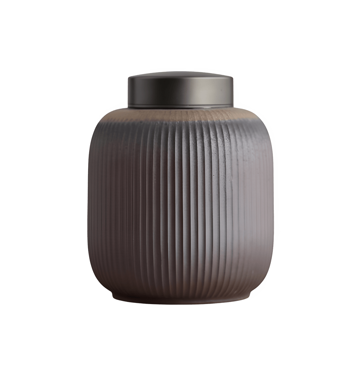 Keramische urn, bruin met verticale ribbels en een donkergrijze metalen deksel, ronde vorm