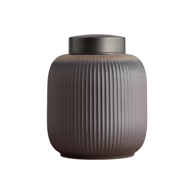 Keramische urn, bruin met verticale ribbels en een donkergrijze metalen deksel, ronde vorm